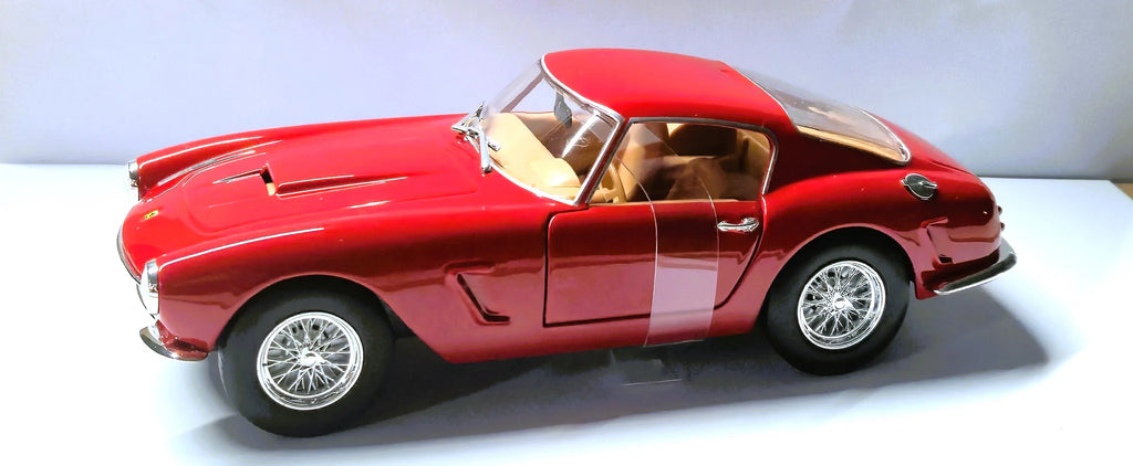MAISTO BURAGO MODEL FERRARI GT BERLINETTA