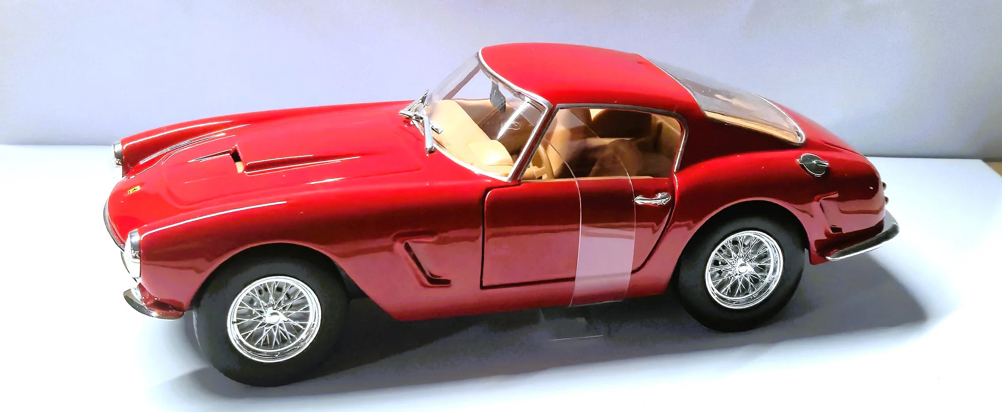 MAISTO BURAGO MODEL FERRARI GT BERLINETTA