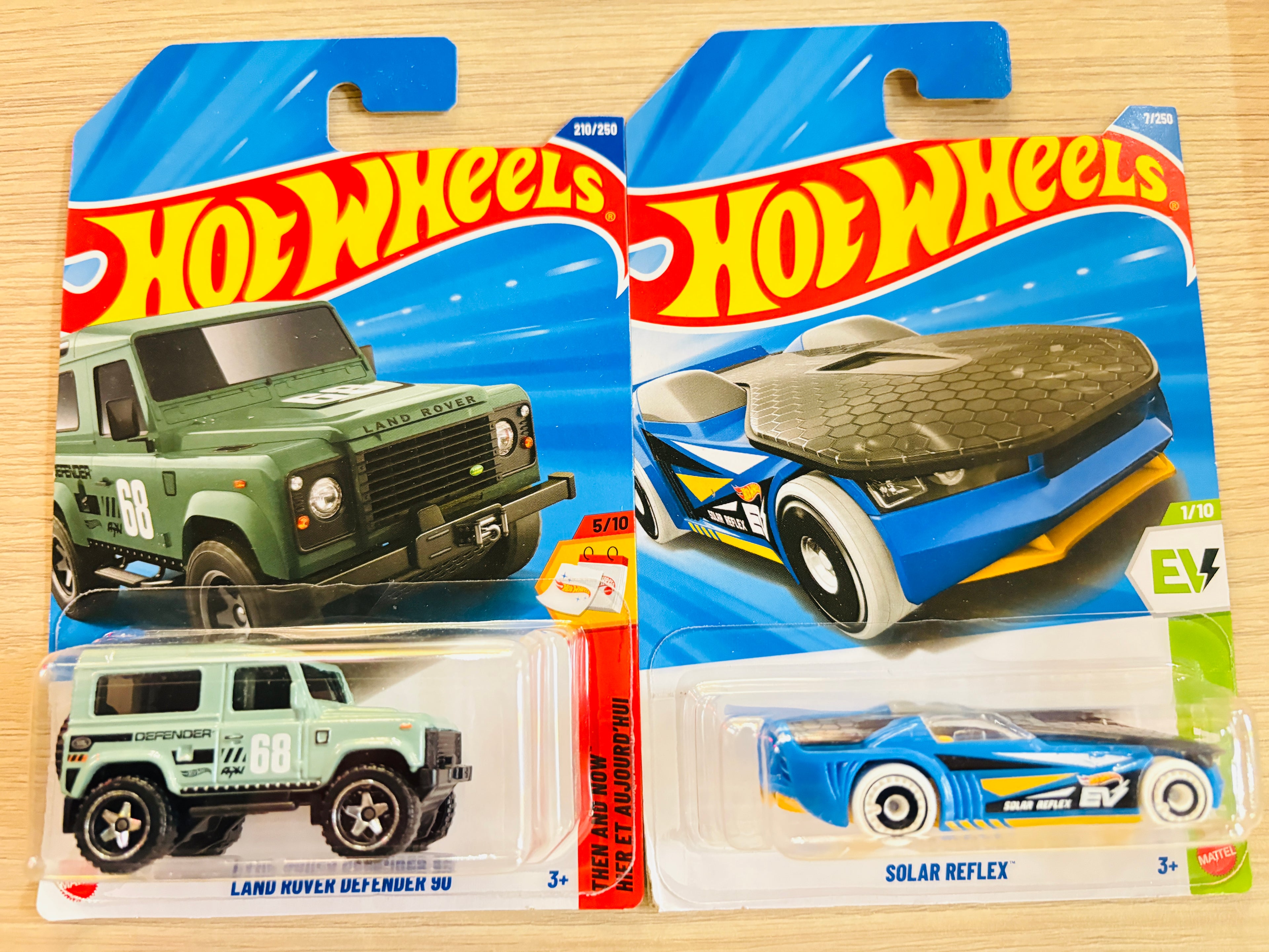 HOTWHEELS BASIC CAR ASSORTMENT 2026 A CASE LAND ROVER DEFENDER 90 + SOLAR REFLEX