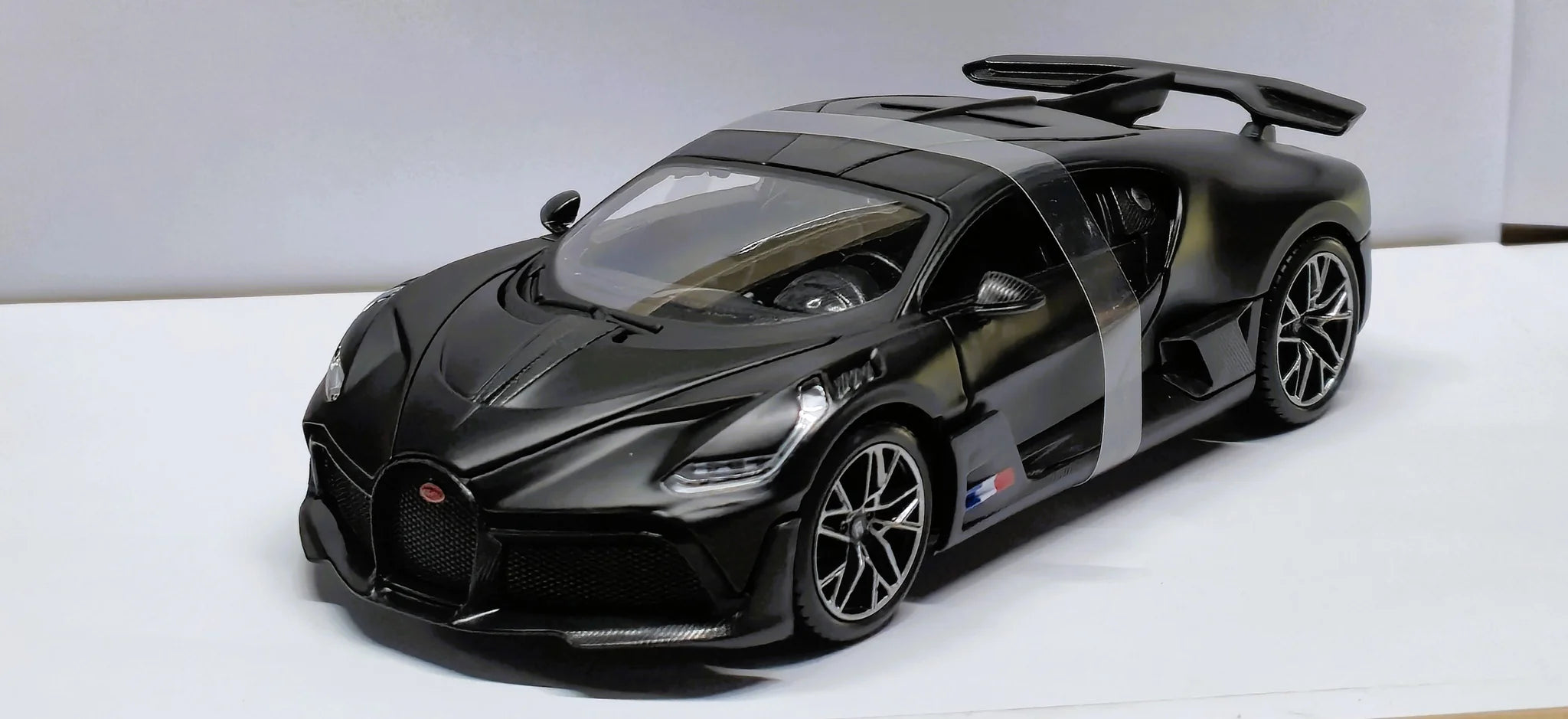 MAISTO MODEL BUGATTI DIVO BLACK M
