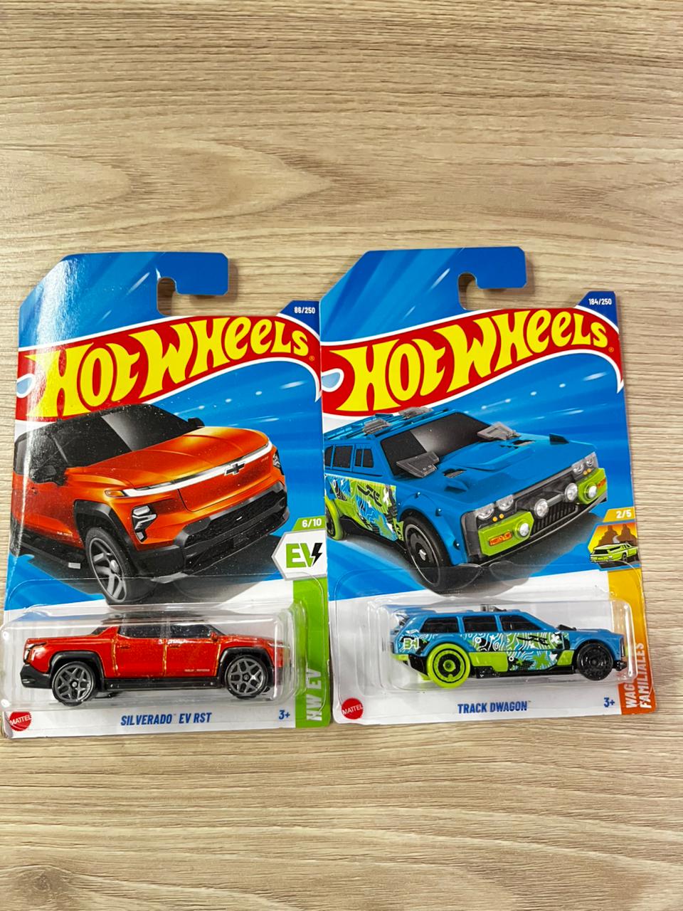 HOTWHEELS BASIC CAR ASSORTMENT N CASE SILVERADO EV + TRACK DWAGON